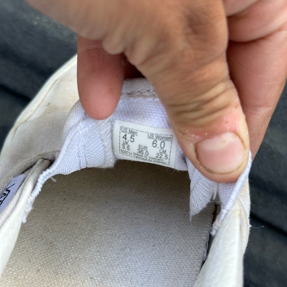 Vans - Picture 1 of 2
